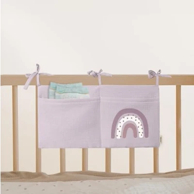 Abbildung von Babybett Aufbewahrungstasche aus 100% Baumwolle Musselin, für das Beistellbett, Babybett, Kinderbett. Ideal zum Verstauen von Windeln, Schnullern (Lovely Rainbow Lavender)