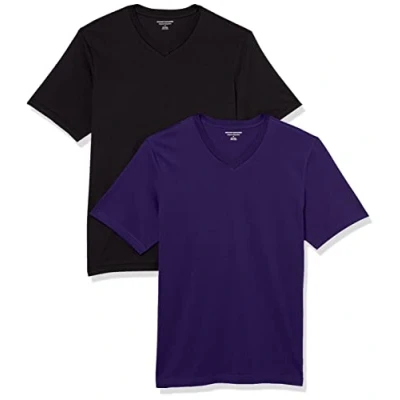 Abbildung von Amazon Essentials Herren Kurzärmliges T Shirt mit V Ausschnitt in normaler Passform (in Übergrößen erhältlich), 2er Pack, Schwarz/Dunkelpurpur, M