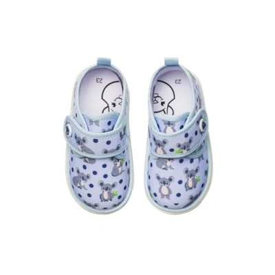 Abbildung von Dedoles Hausschuhe Damen Herren &amp; Kinder Memory Foam viele lustige Designs Einhorn Musik Regenbogen Comics Spiele Geschenk, Farbe: Blau, Motiv: Koala Freund, Gr. 23