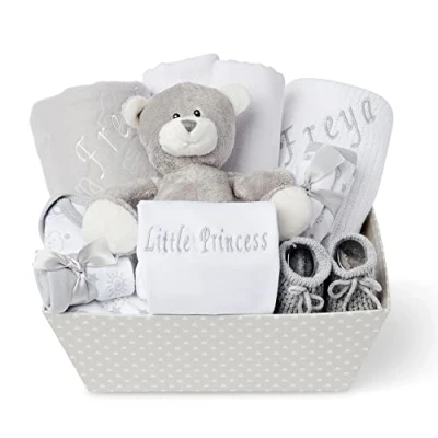 Abbildung von personalisierte Babygeschenke für Neugeborene, Baby Essentials Geschenkkorb Unisex Geschenke zur Geburt