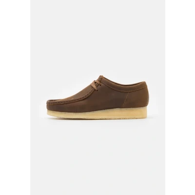 Abbildung von Clarks Mens Wallabee Lace up Shoes Brown
