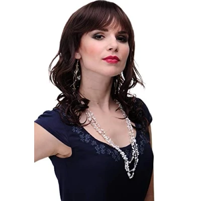 Abbildung von WIG ME UP Damen Perücke leichter Wetlook Braun Schwarzbraun Mahagonibraun Mix halblang Pony als Scheitel stylbar ca. 50 cm 5019 2T33