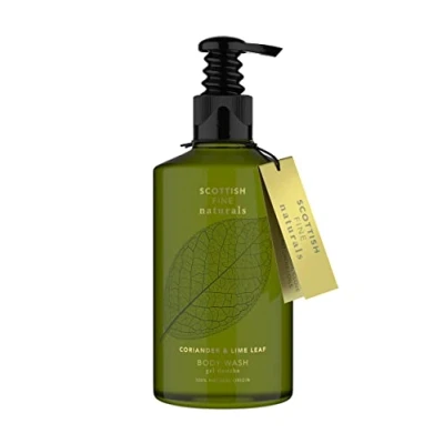 Abbildung von Scottish Fine Soaps Naturals Duschgel Koriander und Limettenblatt angereichert mit Aloe Vera feuchtigkeitsspendend regenerierend empfindliche Formel veganfreundlich 300