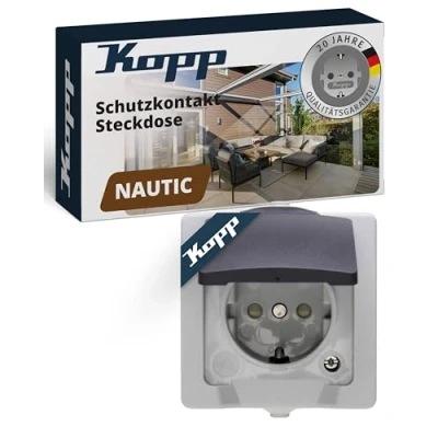 Abbildung von Kopp Nautic 1 fach Schutzkontakt Steckdose mit Klappdeckel und erhöhtem Berührungsschutz, Aufputz Feuchtraum, 16A, 250V/AC, IP44, grau, 107856005