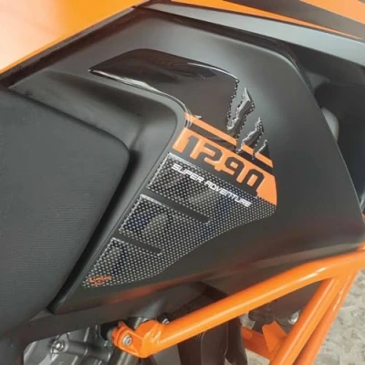 Abbildung von labelbike 2 3D Aufkleber Tank Side Schutz kompatibel mit KTM 1290 SUPER Adventure