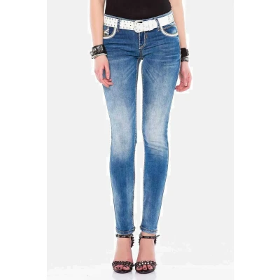 Abbildung von Cipo &amp; Baxx Röhrenjeans, mit Stickereien auf den Gesäßtaschen