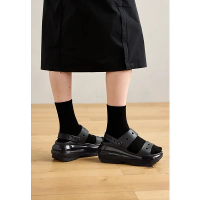 Abbildung von Crocs Classic MEGA Crush Pantolette hoch, Damen, Größe: 36 37, Black Kunststoff