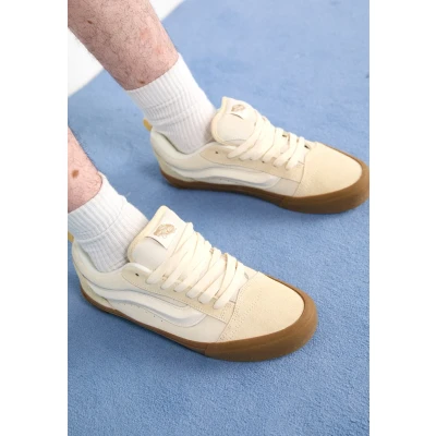 Abbildung von Vans KNU Skool Unisex Skateschuh, Größe: 40.5, Marshmallow Veloursleder