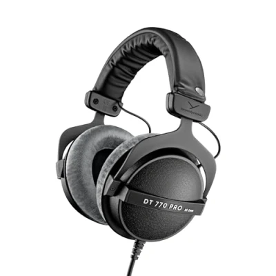 Abbildung von beyerdynamic DT 770 PRO 80 Ohm Over Ear Studiokopfhörer in schwarz. Geschlossene Bauweise, kabelgebunden für professionelles Recording und Monitoring