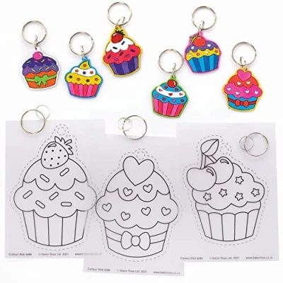 Abbildung von Baker Ross Cupcake Schrumpffolie Schlüsselanhänger 10er Pack, Bastelset für Kinder zum Ausmalen und Aufhängen (FC358)