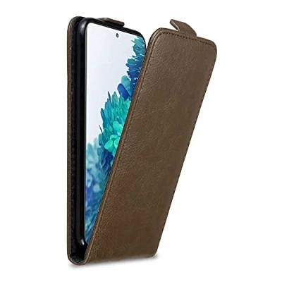 Abbildung von Cadorabo Hülle kompatibel mit Samsung Galaxy S20 FE Flip Design aus Premium Kunst Leder Klappbare Stoßfeste Magnetische Cover für Tasche in Braun