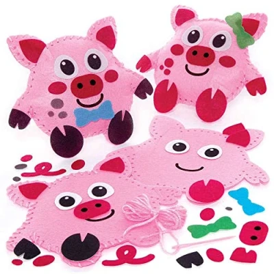 Abbildung von Baker Ross FC816 Schwein Kissen Nähset für Kinder 2er Pack, Bastelset zum Nähen
