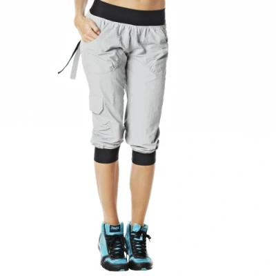Abbildung von Zumba Fitness Damen Cargo Ultimate Orbit Capri Pants, Smoke, S