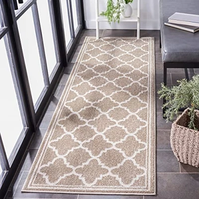 Abbildung von SAFAVIEH Boho Teppich für Wohnzimmer, Esszimmer, Schlafzimmer Amherst Collection, Kurzer Flor, Weizen und Beige, 69 X 213 cm