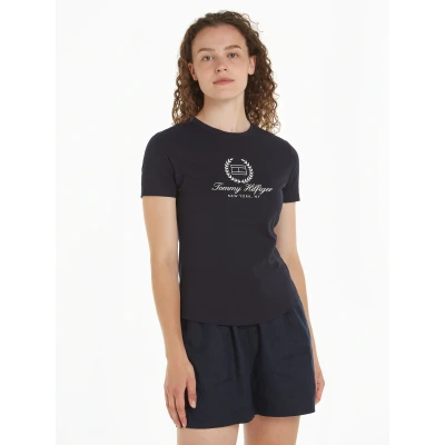 Abbildung von Tommy Hilfiger T Shirt SLIM FLAG SCRIPT TEE SS mit Logodruck auf der Brust