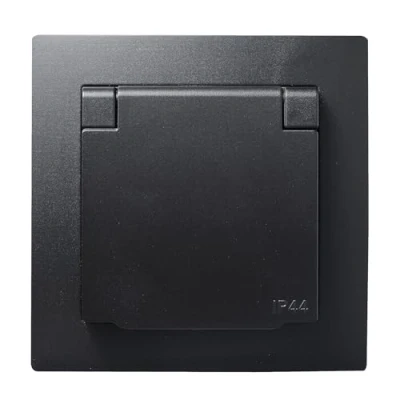 Abbildung von MC POWER Schutzkontakt Steckdose IP44 + Rahmen FLAIR 250V /16A, Unterputz Wandsteckdose mit Klappdeckel Spirtzwasserschutz, Schraubklemmen Anschluss, matt Schwarz
