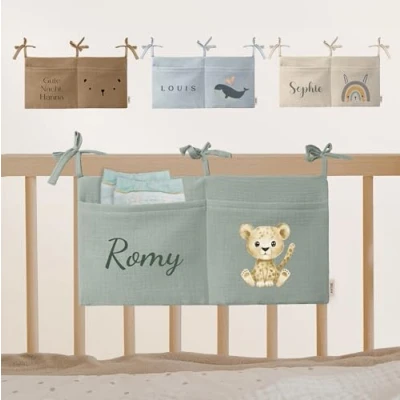 Abbildung von Personalisierte Babybett Aufbewahrungstasche aus 100% Baumwolle Musselin, für das Beistellbett, Babybett, Kinderbett. Ideal zum Verstauen von Windeln, Schnullern