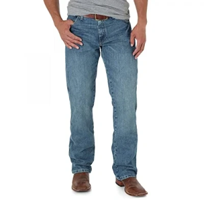 Abbildung von Wrangler Herren Jeans, hohe Größe, Retro, schmale Passform, Bootcut, Wird getragen., 36W / 32L