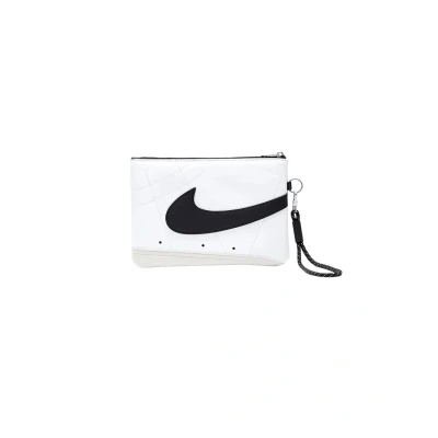 Abbildung von Nike Sportswear Blazer Wristlet Geldbörse, Größe: One Size, White