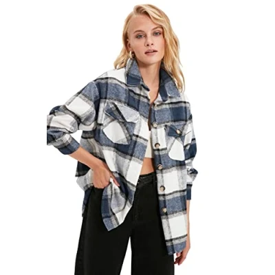 Abbildung von Trendyol Women&#039;s Hemdblusenkragen Unifarben Relaxed Hemd Shirt, Ecru, 36