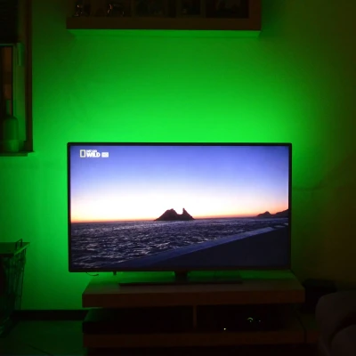 Abbildung von Briloner Leuchten LED TV Beleuchtung, Band dimmbar, Strip selbstklebend, 2m, USB Anschluss, geeignet für 32 78 Zoll, Licht Leiste 48 x RGB Farbwechsel, 2353 024, 50 10 3 cm