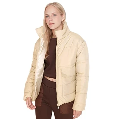 Abbildung von Trendyol Women&#039;s Damen Oversize Puffer Plain Webstoff Winterjacke Coat, Beige, M