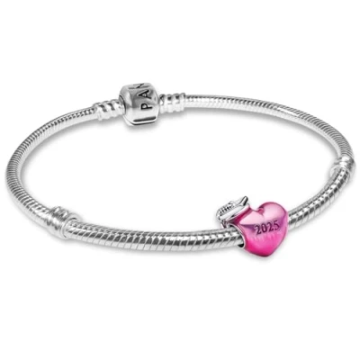 Abbildung von Pandora 28506 Damenarmband Starter Set Pinkfarbener 2025 Abschluss Herz Charm