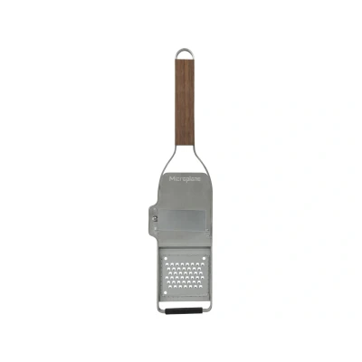 Abbildung von Microplane Trüffelhobel inkl. feiner Reibe für Trüffelknollen, Hartkäse, Knoblauch, Pilze &amp; Schokolade aus der Master Serie mit Walnussholzgriff und Edelstahlklingen Made in USA