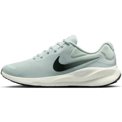 Abbildung von Nike Performance Revolution 7 Laufschuh Straße, Herren, Größe: 45.5, Light silver/sequoia/light army/pale ivory Schuhe