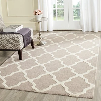 Abbildung von SAFAVIEH Geometrisch Teppich für Wohnzimmer, Esszimmer, Schlafzimmer Cambridge Collection, Kurzer Flor, Beige und Elfenbein, 122 X 183 cm