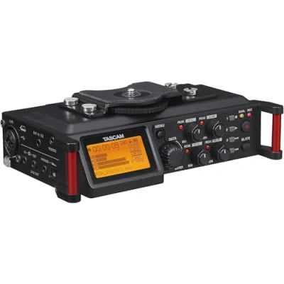 Abbildung von TASCAM Tragbarer 4 Kanal Audiorecorder für Videofilmer, Combo XLR/TRS Eingänge, 2 interne Mikrofone, Limiter, HP Filter (DR 70D)