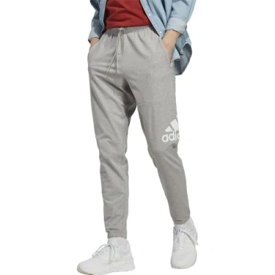 Abbildung von adidas Men&#039;s Essentials Single Jersey Tapered Badge of Sport Pants Hose, MEDIUM Grey Heather, XL