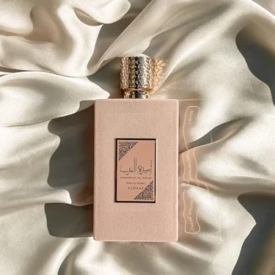 Abbildung von Ameerat Al Arabia Privee Rose Eau de Parfum 100 ml orientalischer Duft Made in Dubai Noten Erdbeere, Moschus, Cachmirholz und Vanille Unisex Duft, entworfen im Vereinigten Arabischen Emirat