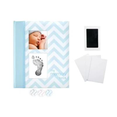 Abbildung von Pearhead First 5 Years Chevron Baby Memory Book with Included Clean Touch Safe Ink Pad to Create Baby&#039;s Handprint or Footprint, Keepsake Milestone Journal, UK English Version, Blue