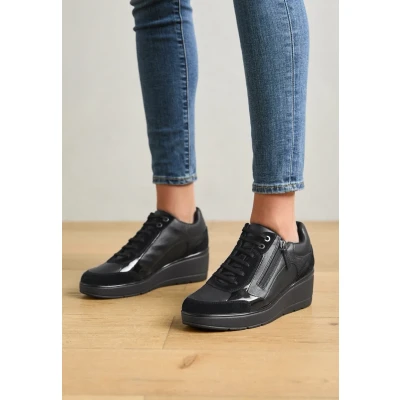 Abbildung von Sneakers Geox Modell D Ilde Farbe Schwarz