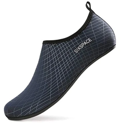 Abbildung von Sixspace Herren Damen Badeschuhe Wasserschuhe Aquaschuhe Strandschuhe Schnell Trocknend Slip on Breathable Schwimmschuhe Surfschuhe für Beach Pool Surfen Yoga Dunkelblau(Lieferantengröße 41 EU)