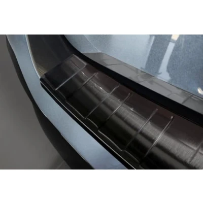 Abbildung von Ladekantenschutz aus Edelstahl in anthrazit mit 3D Abkantung passend für Peugeot 308 SW ab 2022 AZ30000059
