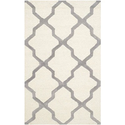 Abbildung von SAFAVIEH Geometrisch Teppich für Wohnzimmer, Esszimmer, Schlafzimmer Cambridge Collection, Kurzer Flor, Elfenbein und Silber, 91 X 152 cm