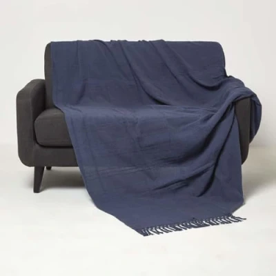 Abbildung von Homescapes Kashi XXL Tagesdecke blau 255x360 cm, große Baumwolldecke mit Fransen, Überwurf für Sofa oder Bett