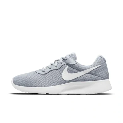Abbildung von Nike Sportswear Tanjun Sneaker low, Damen, Größe: 42.5, Wolf grey Textil