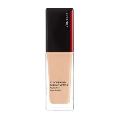 Abbildung von Shiseido Synchro Skin Radiant Lifting Foundation 320 Pine 30 ml