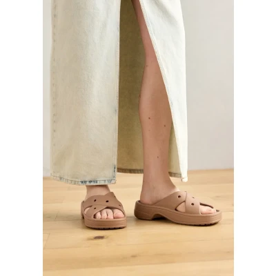 Abbildung von Crocs Herren Classic Womens Cross Strap Badeschlappen, Milk Chocolate, 34/35 EU