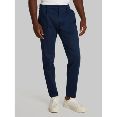 Abbildung von Calvin Klein Tapered Pleat Stoffhose, Herren, Größe: 34x34, Dark sapphire