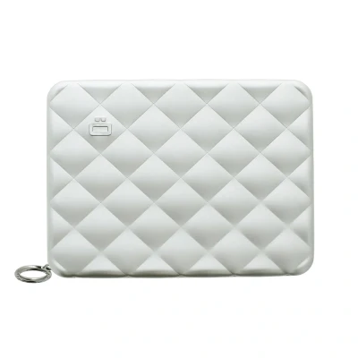 Abbildung von Ögon Quilted Passport Holder Silver
