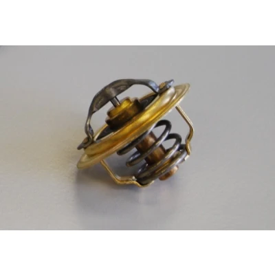 Abbildung von WAHLER 410537.92D Kühlwasserthermostat 92 mit Dichtung ohne Gehäuse VOLKSWAGEN: GOLF 6, Passat B7 Variant, B6 AUDI: A3 Schrägheck
