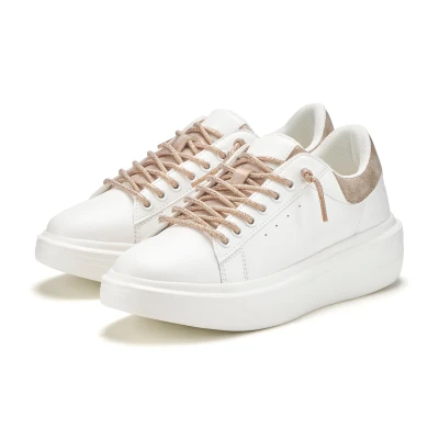 Abbildung von LASCANA Slip On Sneaker mit Metallicdetails, Freizeitschuhe VEGAN