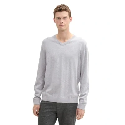 Abbildung von TOM TAILOR V Ausschnitt Pullover mit kleiner Logo Stickerei