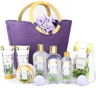 Abbildung von SPA LUXETIQUE Damen Bade Geschenkset 10tlg. Lavender Duft Geburtstaggeschenk Wellness set für Frauen Handcreme, Duschgel, Schaumbad, Bodylotion, Badesalz, Badeschwamm, Muttertagsgeschenk