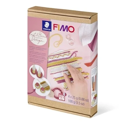 Abbildung von STAEDTLER FIMO 8025 ofenhärtende Modelliermasse, How to Create Set Strick Design, Kartonbox mit 4 Halbblöcken à 25 g (sortierte Farben), Ausstechformen, Modellierwerkzeug