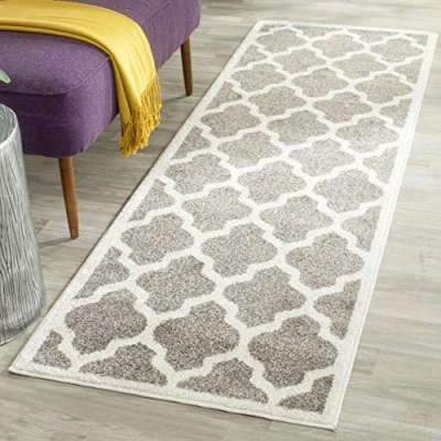 Abbildung von SAFAVIEH Geometrisch Teppich für Wohnzimmer, Esszimmer, Schlafzimmer Amherst Collection, Kurzer Flor, Dunkelgrau und Beige, 69 X 213 cm